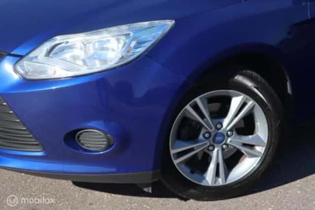 Ford Focus (2014) thumbnail 3
