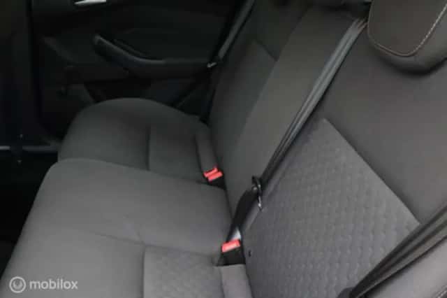 Ford Focus (2014) thumbnail 27
