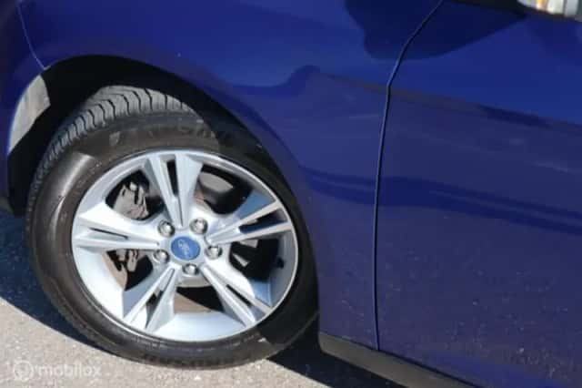 Ford Focus (2014) thumbnail 5