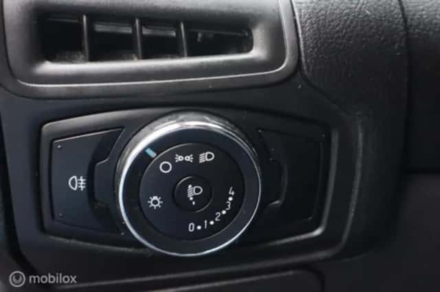 Ford Focus (2014) thumbnail 10