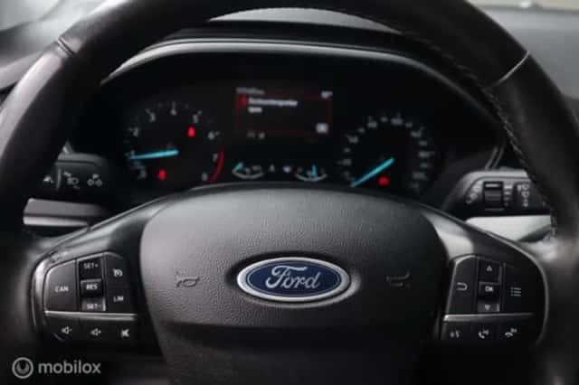 Ford Focus (2023) thumbnail 12