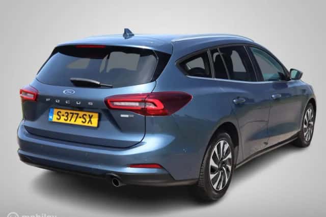 Ford Focus (2023) thumbnail 3