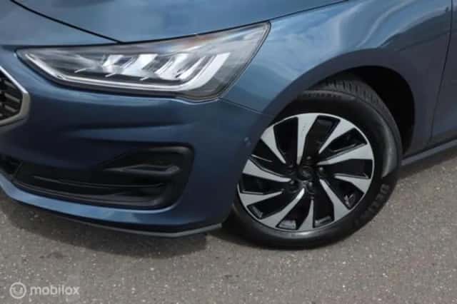 Ford Focus (2023) thumbnail 3