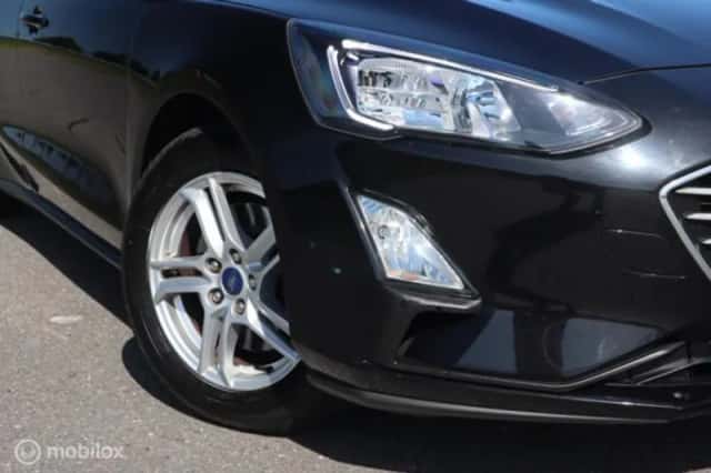 Ford Focus (2021) thumbnail 2