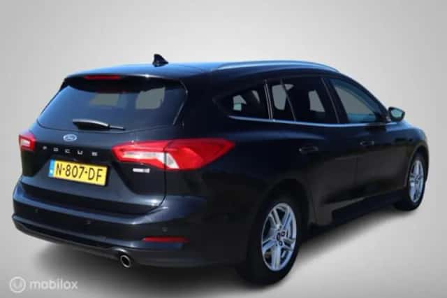 Ford Focus (2021) thumbnail 3