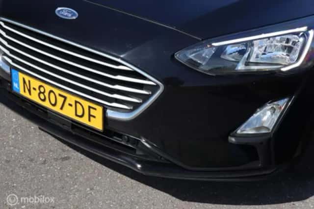Ford Focus (2021) thumbnail 5