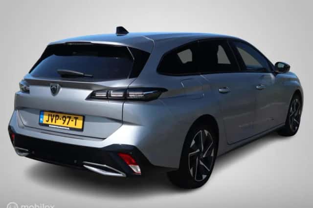 Peugeot 308 (2023) thumbnail 3
