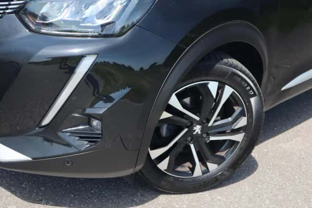 Peugeot 2008 (2021) thumbnail 2