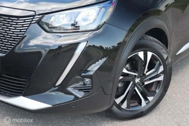 Peugeot 2008 (2021) thumbnail 3