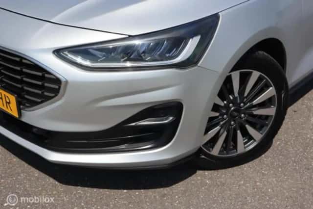 Ford Focus (2023) thumbnail 2