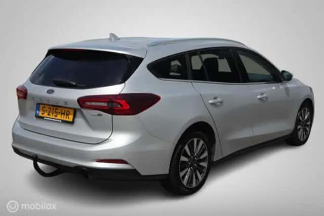 Ford Focus (2023) thumbnail 3