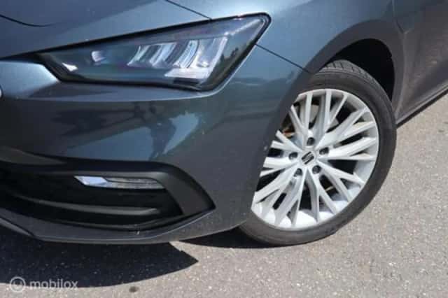 SEAT Leon (2023) thumbnail 2