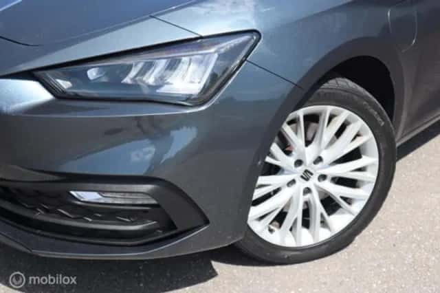 SEAT Leon (2023) thumbnail 3