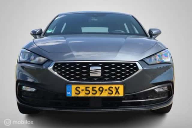 SEAT Leon (2023) thumbnail 5