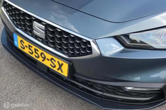 SEAT Leon (2023) thumbnail 6