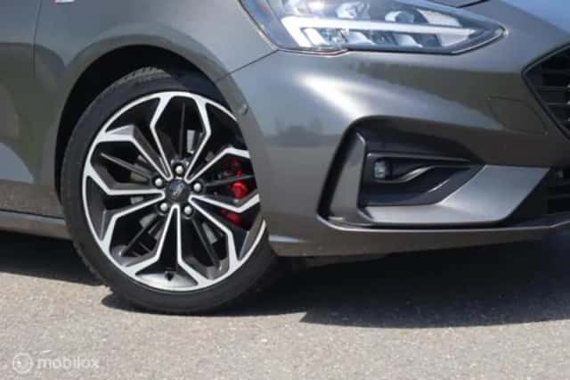 Ford Focus (2019) thumbnail 3