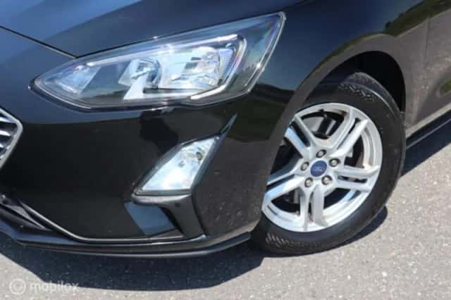 Ford Focus (2021) thumbnail 3
