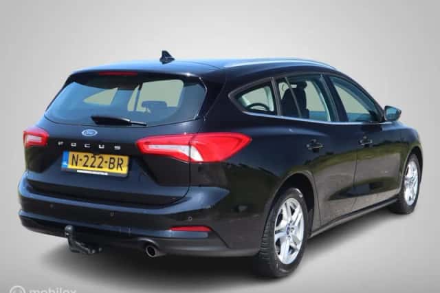 Ford Focus (2021) thumbnail 3