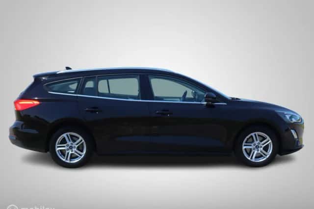 Ford Focus (2021) thumbnail 6