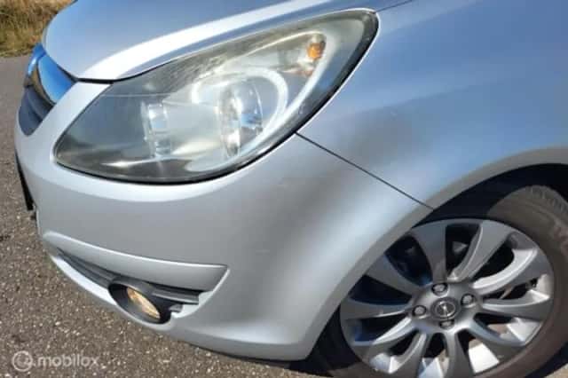 Opel Corsa (2011) thumbnail 2