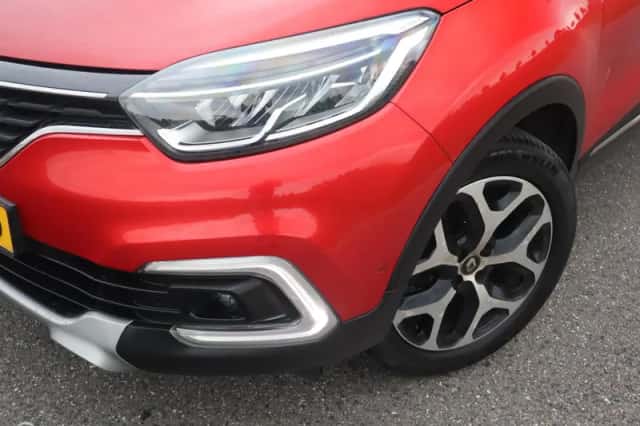 Renault Captur (2018) thumbnail 2