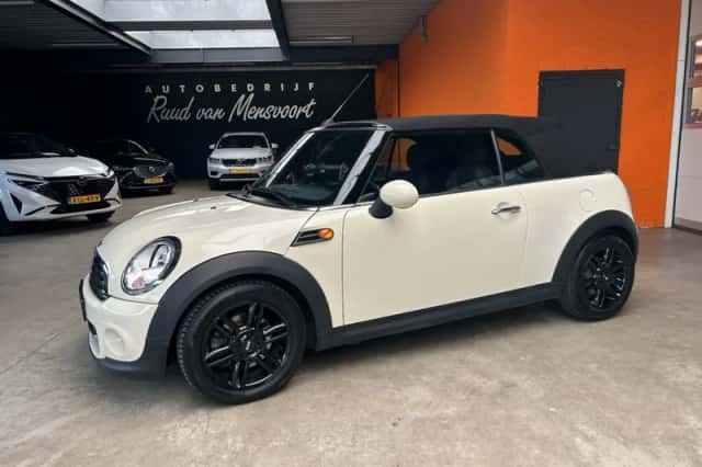 MINI Cabrio (2025) thumbnail 1