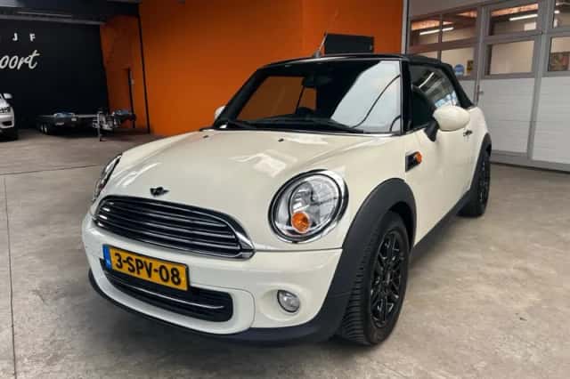 MINI Cabrio (2025) thumbnail 2