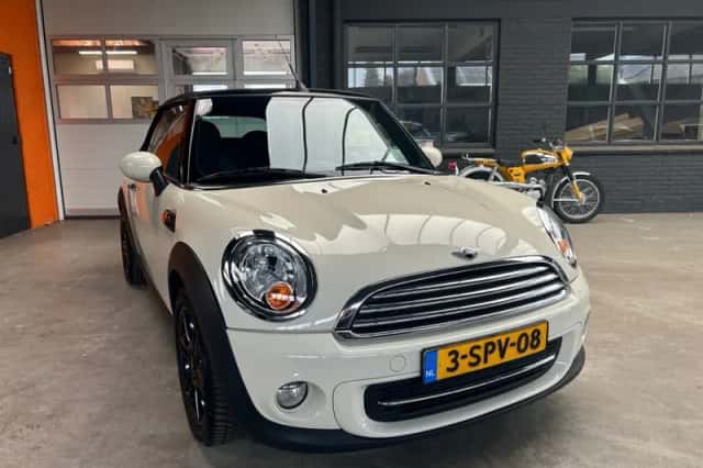 MINI Cabrio (2025) thumbnail 3