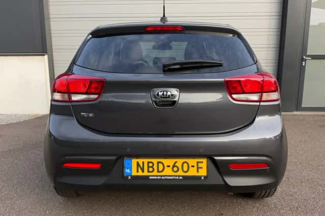 Kia Rio (2018) thumbnail 4