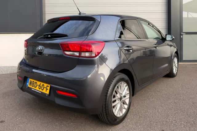 Kia Rio (2018) thumbnail 6