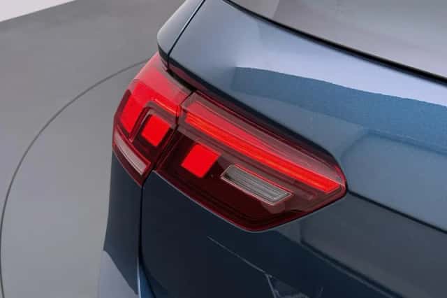 Volkswagen Tiguan (2022) thumbnail 3