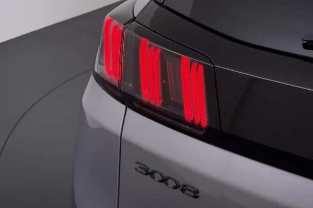 Peugeot 3008 (2022) thumbnail 3