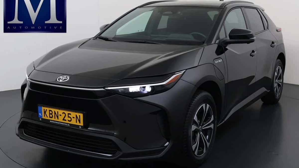 Toyota bZ4X (2024) — foto 1