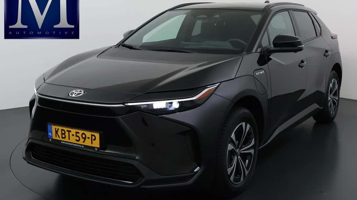 Toyota bZ4X (2024) — foto 1