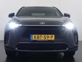 Toyota bZ4X (2024) thumbnail 4