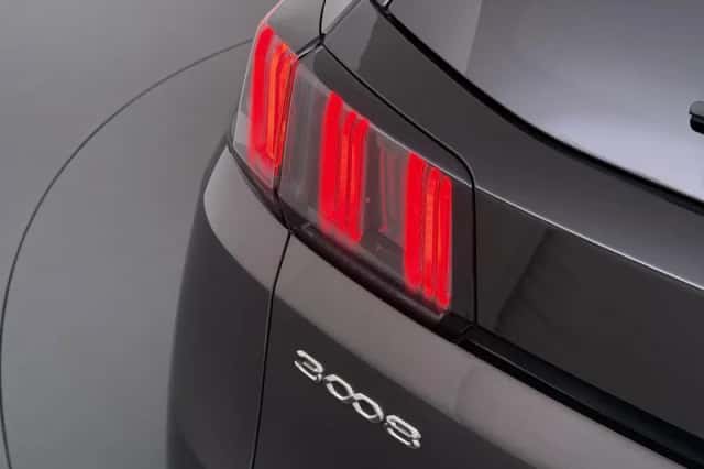 Peugeot 3008 (2022) thumbnail 3