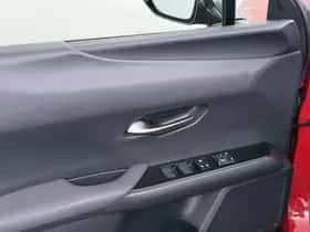 Lexus UX (2019) thumbnail 15