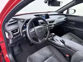 Lexus UX (2019) thumbnail 16