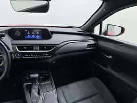 Lexus UX (2019) thumbnail 23