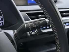 Lexus UX (2019) thumbnail 25