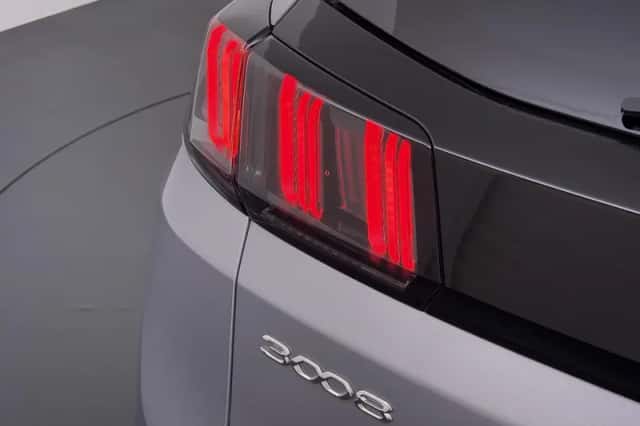 Peugeot 3008 (2022) thumbnail 3