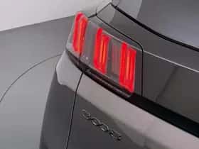 Peugeot 3008 (2023) thumbnail 2