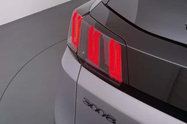 Peugeot 3008 (2022) thumbnail 3