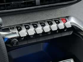 Peugeot 3008 (2023) thumbnail 42