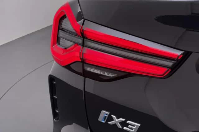 BMW iX3 (2023) thumbnail 2