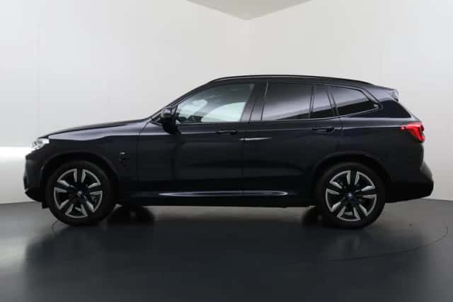 BMW iX3 (2023) thumbnail 4