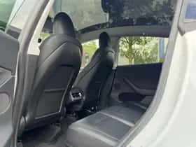 Tesla Model Y (2023) thumbnail 13