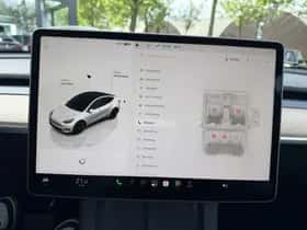 Tesla Model Y (2023) thumbnail 15