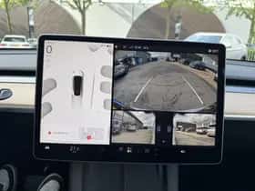 Tesla Model Y (2023) thumbnail 16