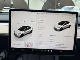 Tesla Model Y (2023) thumbnail 19